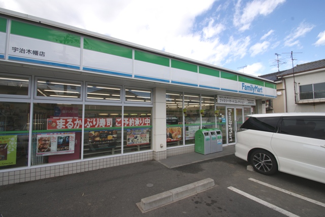 コンビニ　ファミリーマート（コンビニ）まで313m