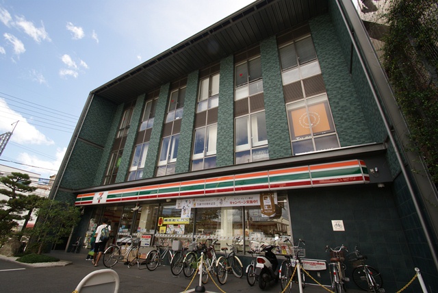 コンビニ　セブンイレブン（コンビニ）まで640m