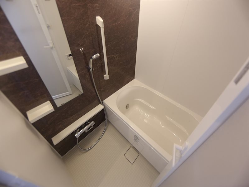 バス・シャワールーム　浴室暖房乾燥機付　追い焚き付お風呂