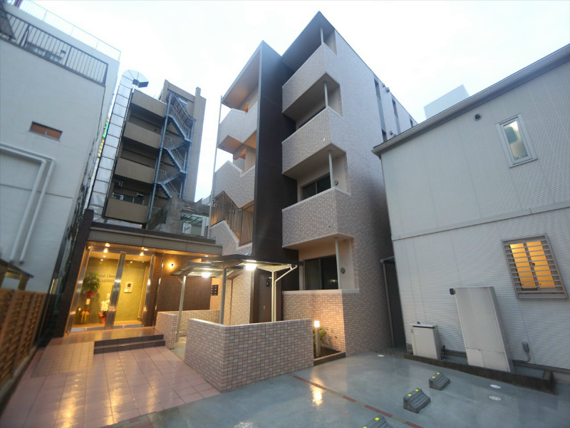 建物外観　外観　防犯カメラ付　オートロック　屋根付き駐輪場