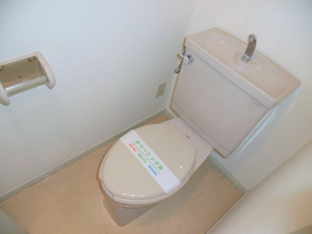 トイレ　他のお部屋の参考写真となります。