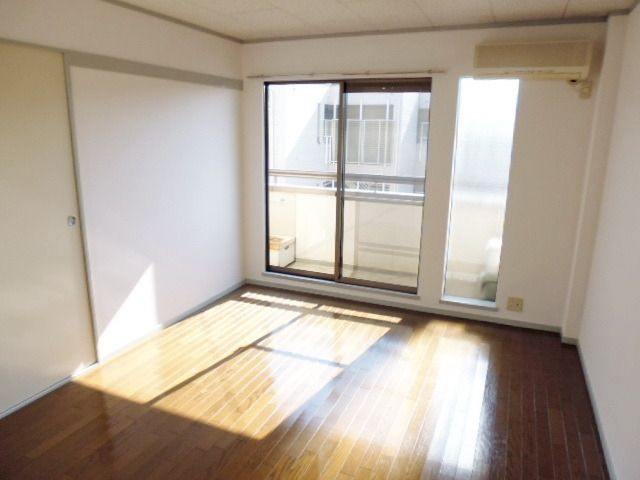 居室・リビング　★日当たり良好のお部屋★