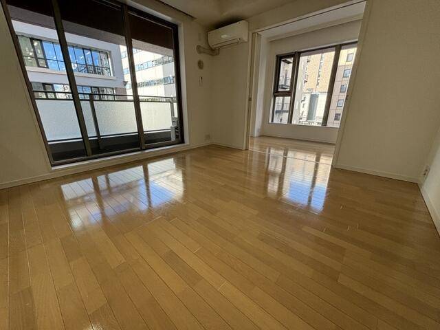 居室・リビング　フローリングです