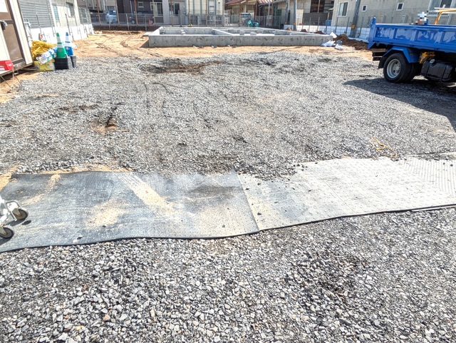駐車場　建築中