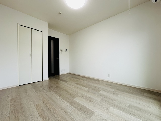 その他部屋・スペース　窓から暖かな日差しが入ります♪※別部屋写真