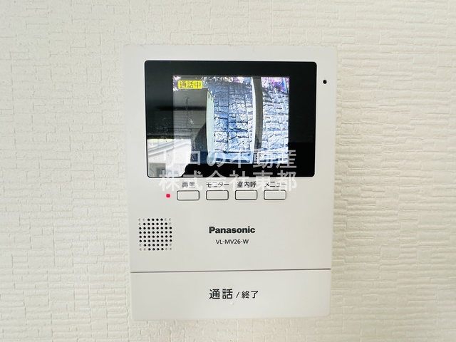 セキュリティ　来訪者の姿を確認できるＴＶモニター付インターホン設置済です！