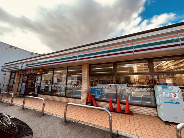 コンビニ　セブンイレブン横浜森2丁目店（コンビニ）まで262m