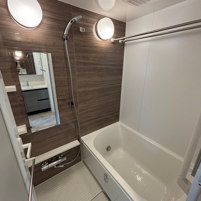 バス・シャワールーム　※写真は同タイプ住戸です。