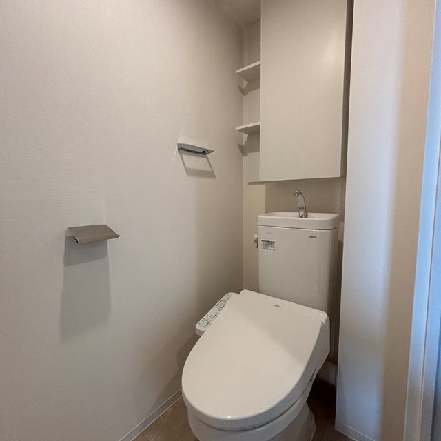 トイレ　※写真は同タイプ住戸です。