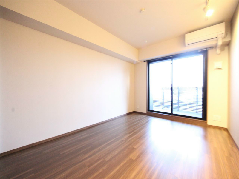 その他　洋室9帖　エアコン完備　南面バルコニー