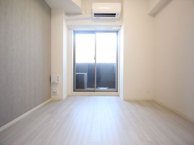 バルコニー　洋室6.7帖　エアコン完備　バルコニー　同仕様写真