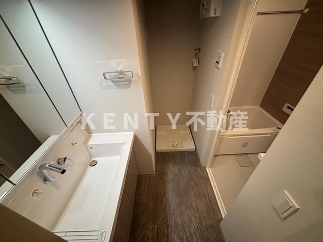 洗面設備　ゆったりとスペースのある洗面所