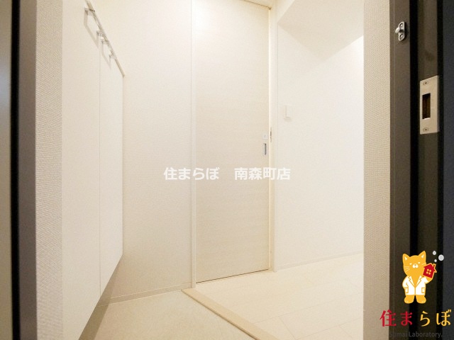 玄関　「気になったら、LINEで気軽に相談できますよ。」