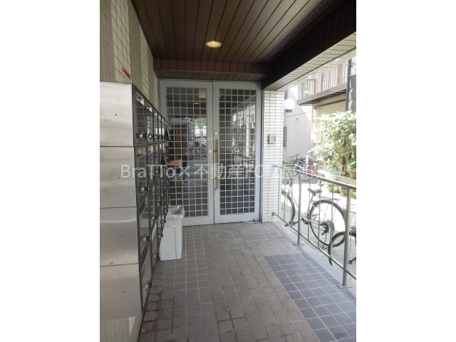 エントランス　マンション共用部分（オートロック付き）