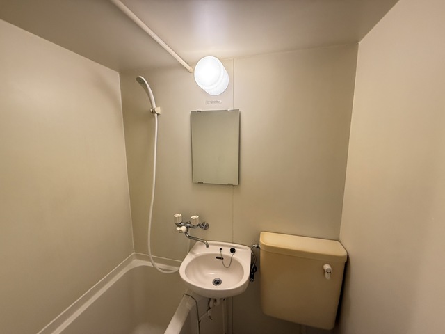 洗面設備　別部屋参考写真です