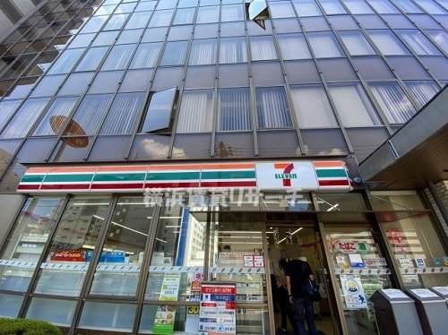 コンビニ　セブンイレブン（コンビニ）まで498m