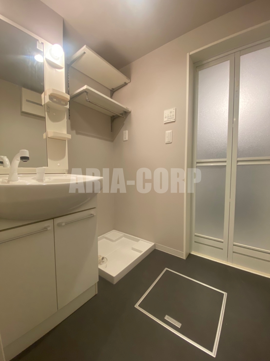 洗面設備　独立洗面台！収納豊富で便利です♪