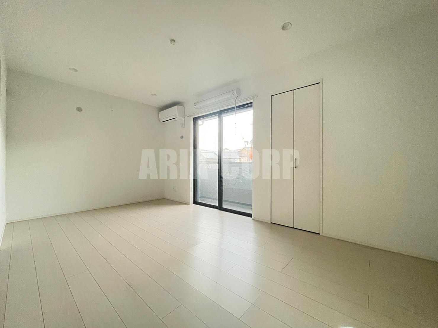 居室・リビング　広々としたお洒落な空間！レイアウトに困らない広さです♪