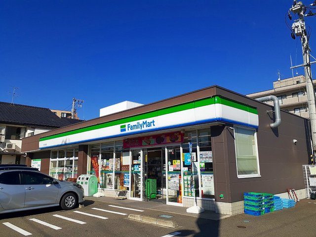 コンビニ　ファミリーマート泉七北田店（コンビニ）まで1100m