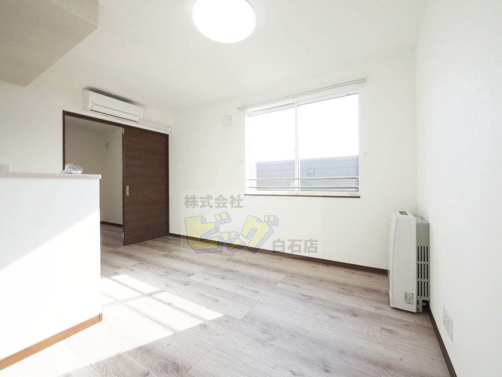 居室・リビング　使いやすい広々としたリビングです♪