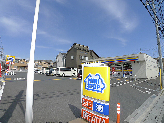 コンビニ　ミニストップ 吉川中曽根店（コンビニ）まで666m