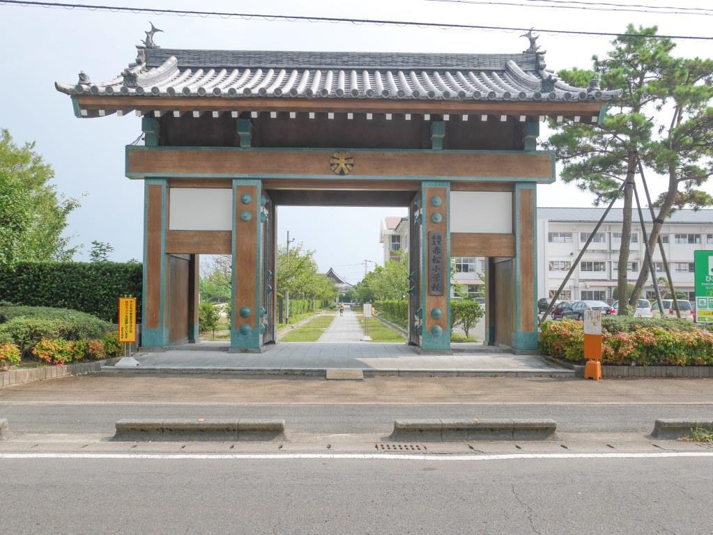小学校　佐賀市立赤松小学校（小学校）まで814m