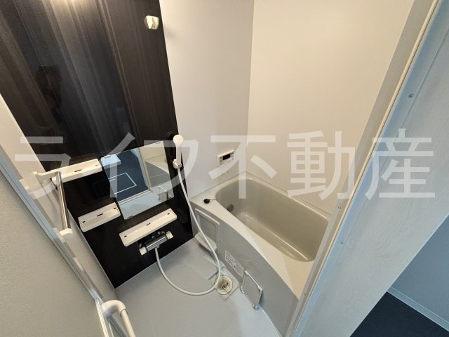 バス・シャワールーム　落ち着いた空間のお風呂です