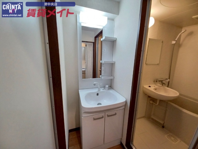 洗面設備　同じ物件、別部屋の写真です