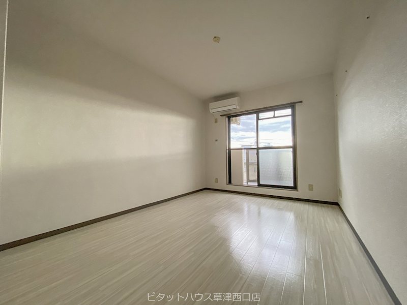 居室・リビング　洋室8帖