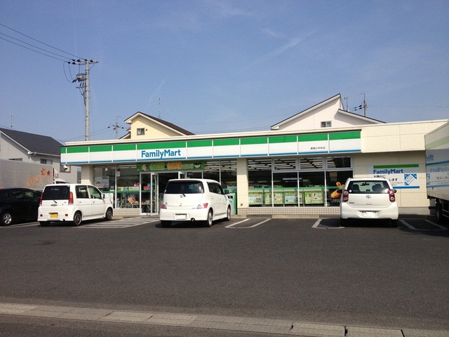 コンビニ　ファミリーマート栗東小平井店（コンビニ）まで400m