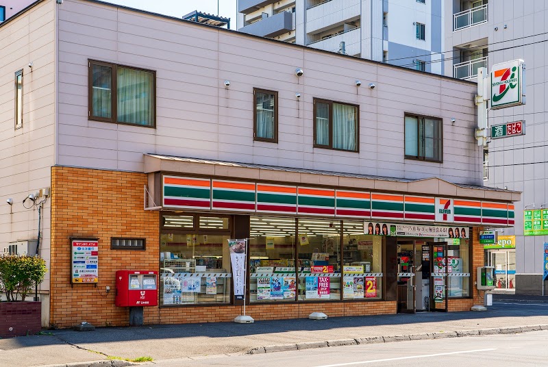 コンビニ　セブンイレブン札幌南4条東店（コンビニ）まで197m