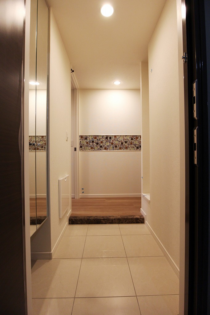 玄関　※別号室の参考写真になります。