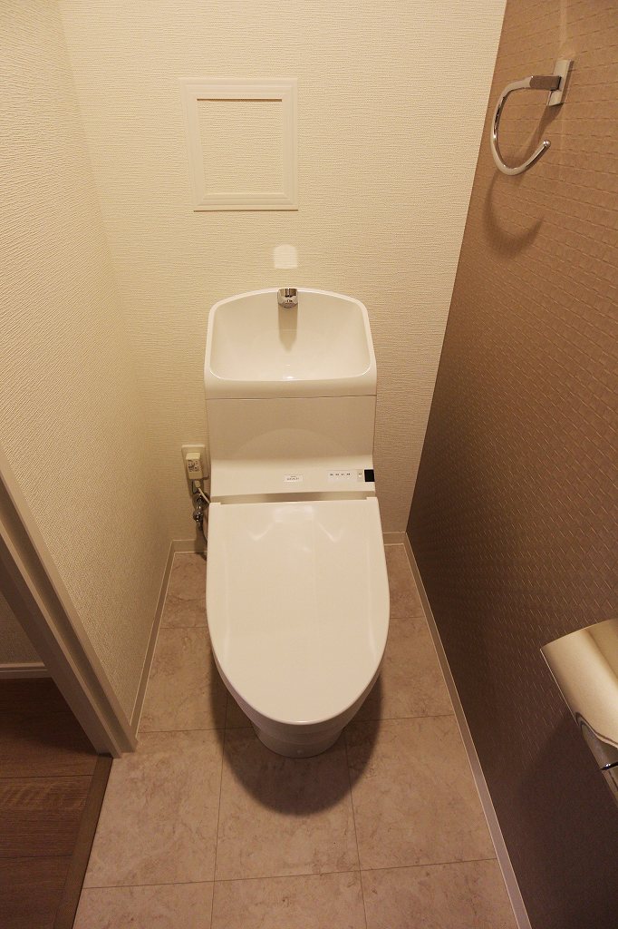 トイレ　※別号室の参考写真になります。