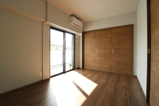 居室・リビング　こちらの居間で趣味の時間をお楽しみください