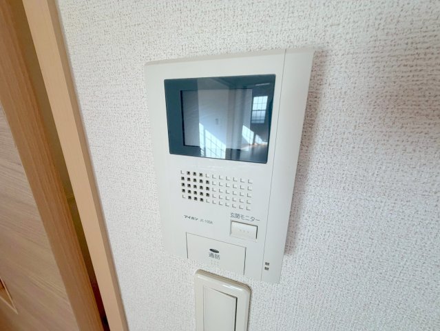 セキュリティ　TVモニターホンで来客が誰か確認してから開けて下さいね