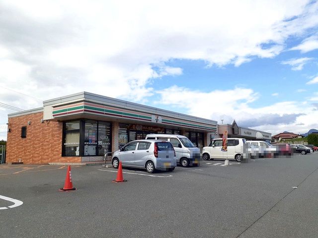 コンビニ　セブンイレブン（コンビニ）まで750m