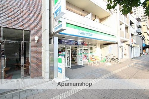 コンビニ　ファミリーマート（コンビニ）まで220m