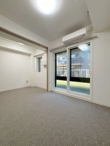 居室・リビング　防音室は防音床、防音壁、防音天井となっており、まさに楽器を演