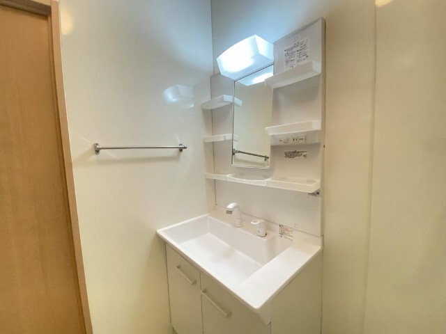 洗面設備　他号室写真転用しています