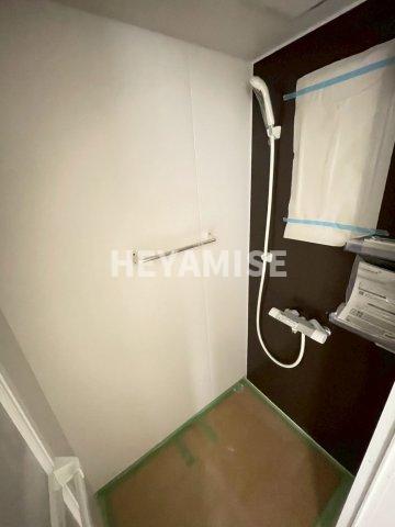 バス・シャワールーム　建築途中のお部屋の写真となります。