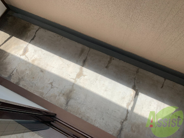 バルコニー　バルコニーは幅があり、広い印象を受けました。