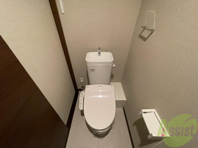 トイレ　ウォシュレット付きです。オシリに優しい設備です。