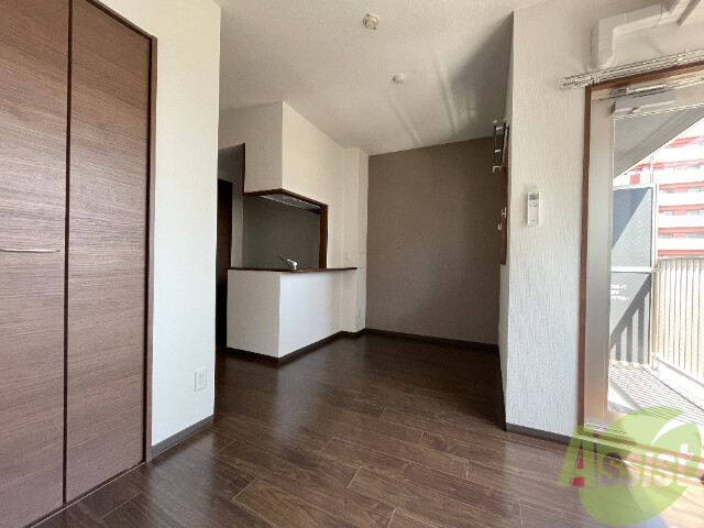 居室・リビング　フローリングなので、お掃除がしやすそうですね。