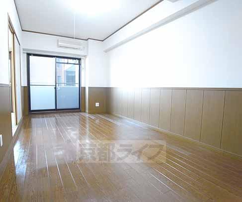 居室・リビング　改装も入っていてとってもキレイ・