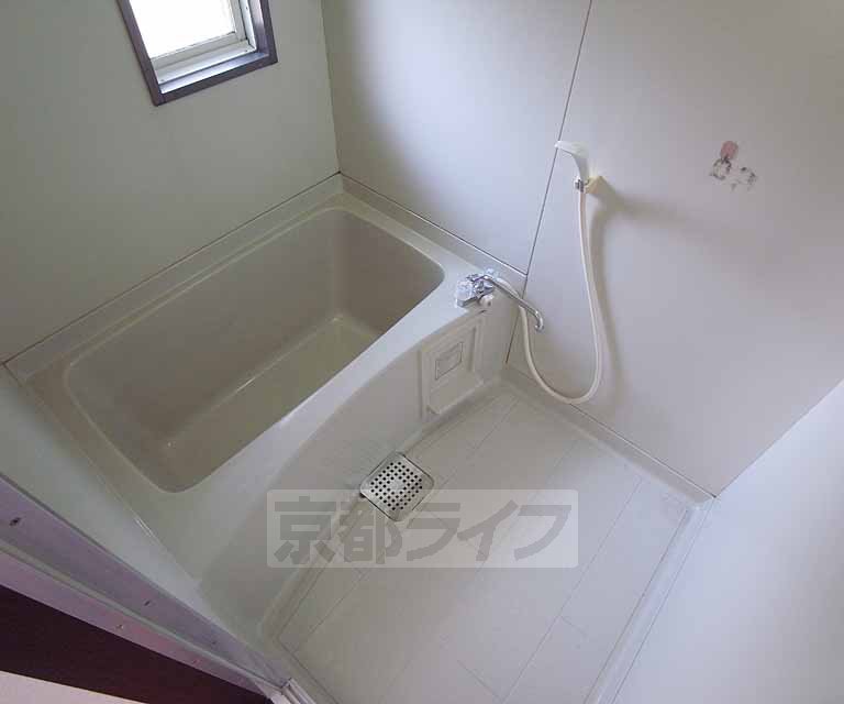 バス・シャワールーム　肩までゆったりと浸かれるお風呂です！