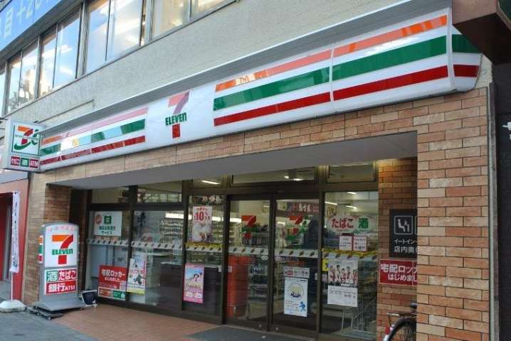 コンビニ　セブンイレブン（コンビニ）まで618m
