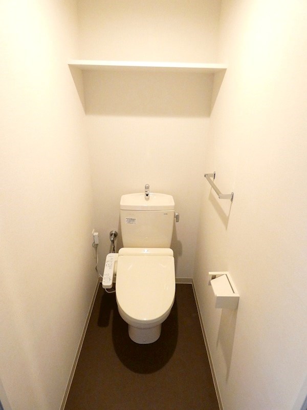 トイレ　温水洗浄便座