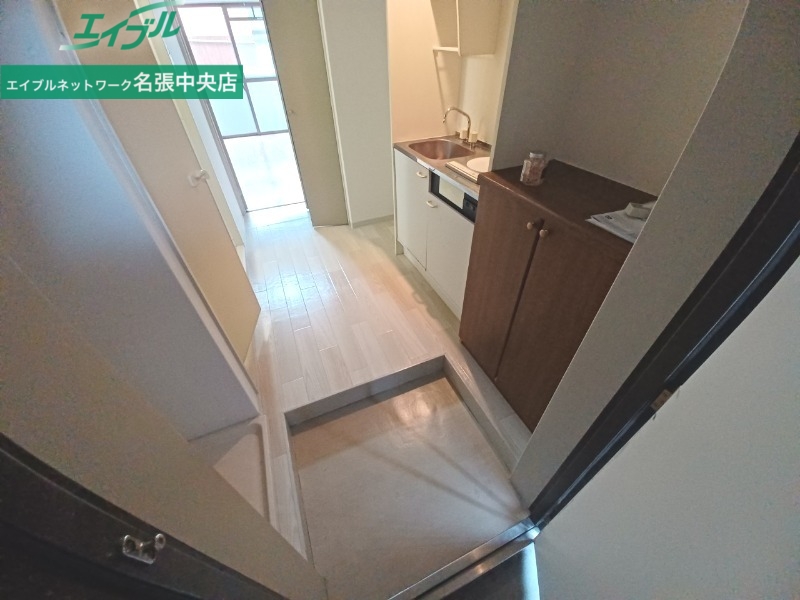 玄関　別部屋参考写真です。