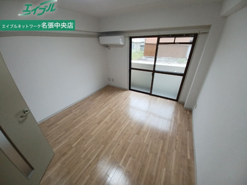 居室・リビング　別部屋参考写真です。