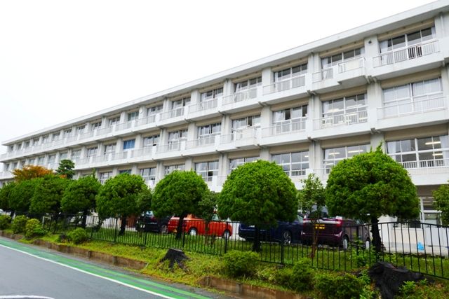 中学校　磐田市立磐田第一中学校（中学校）まで758m